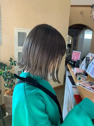 ショート カラー カワサキ マホのヘアスタイル