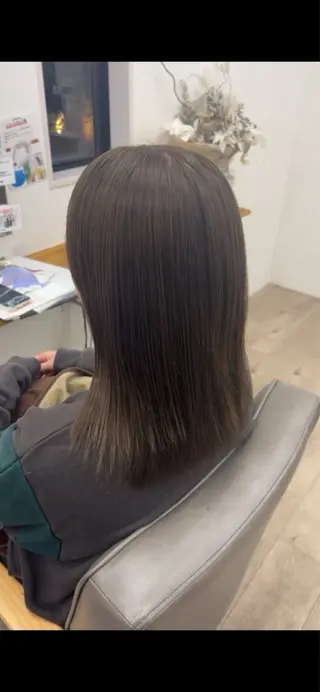 カラー ルプラボウ 石田渚夏のヘアスタイル