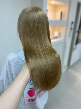 ロング カラー Lamp 柏 山口 か乃 ブリーチカラーのヘアスタイル