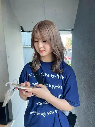 カラー ミルクティーベージュ ブリーチ🖤サヤカのヘアスタイル