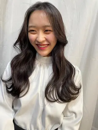 ロング カラー ヘアアレンジ 髙塚碧🇰🇷 韓国ヘア🎗️のヘアスタイル