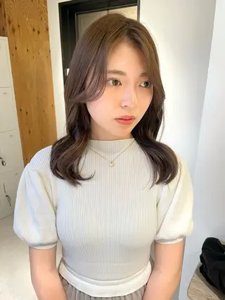 ミディアム アキ/梅田/顔まわり /レイヤーカット/のヘアスタイル