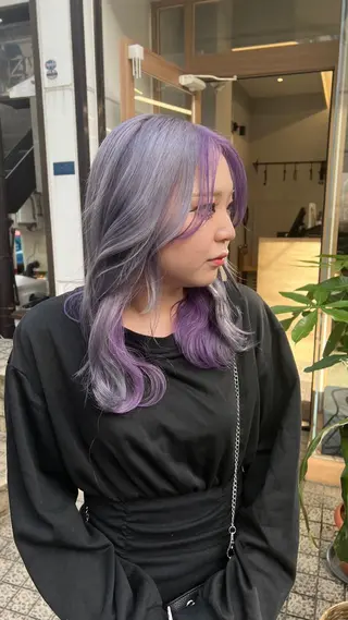 セミロング カラー ブリーチ毛の縮毛矯正 ハイトーン/岡本智樹のヘアスタイル