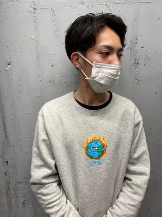 メンズ 顔まわりレイヤー デザインカットのヘアスタイル