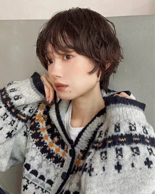 ショート パーマ 渡邊 百咲のヘアスタイル