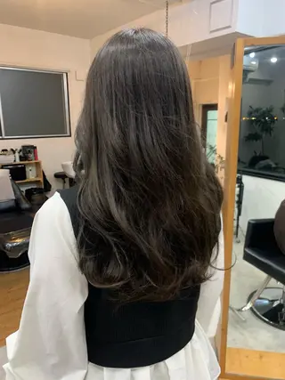 セミロング カラー 甲斐 もあのヘアスタイル