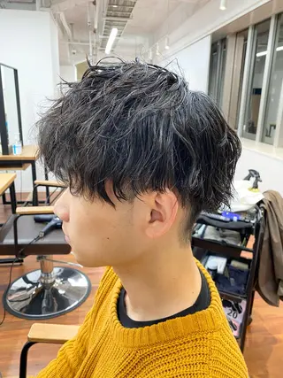 パーマ メンズ 岡本 智次のヘアスタイル