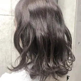 ミディアム カラー カジュアルを女っぽく 𝗮𝘆𝗮𝗰𝗼のヘアスタイル
