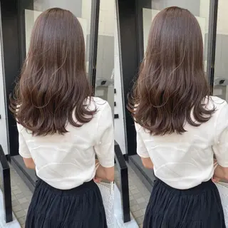 ロング カラー 韓国🇰🇷レイヤー カットオリーブカラーのヘアスタイル