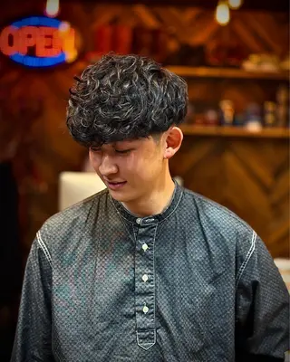 ショート パーマ メンズ 下村 央志のヘアスタイル