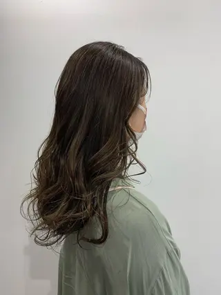 セミロング カラー 寺本 早希のヘアスタイル