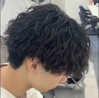 ショート パーマ メンズ 佐々木 輝のヘアスタイル
