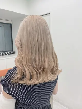 セミロング 透明感/グレージュ/ ミルクティー/ユウトのヘアスタイル