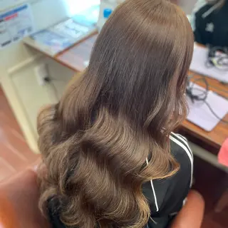 ロング スダ ユキナ 髪質改善水素カラーのヘアスタイル
