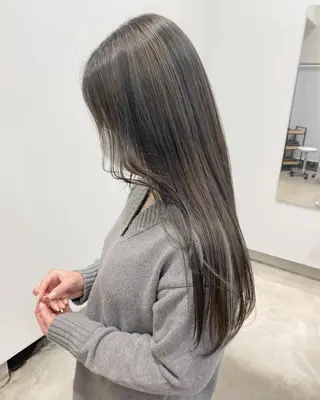 ロング カラー 長山 茉白のヘアスタイル