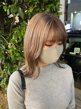 ミディアム カラー akane .のヘアスタイル