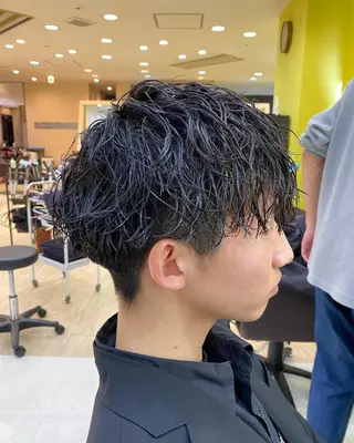 ミディアム パーマ メンズ メンズ特化 岸本 阪急六甲サロンドロイのヘアスタイル