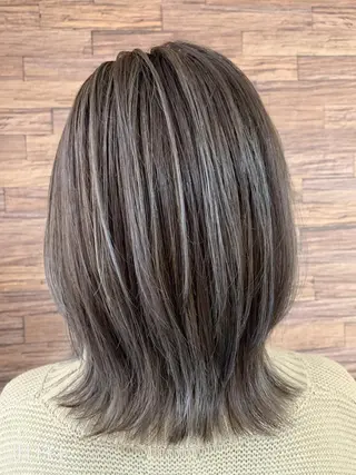 ミディアム 有坂 里恵のヘアスタイル