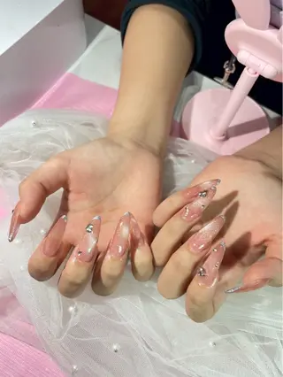 ネイル Lowé いちごのネイルデザイン