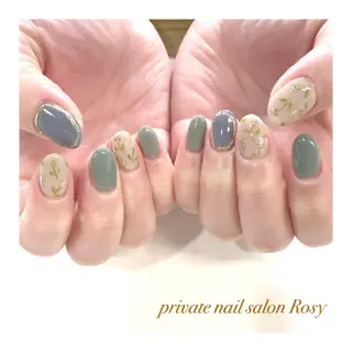 ネイル 🌹 𝕄𝕒𝕚のネイルデザイン