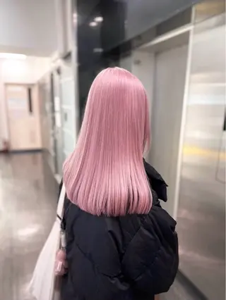 カラー ハイトーン/ベージュ デザイン/りくとのヘアスタイル