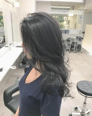 セミロング ハイトーン×レイヤー カットTAKUMIのヘアスタイル