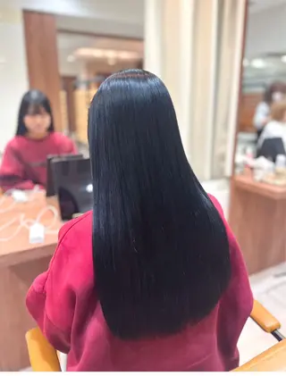 ロング yuzua/縮毛矯正 /レイヤー/艶カラーのヘアスタイル
