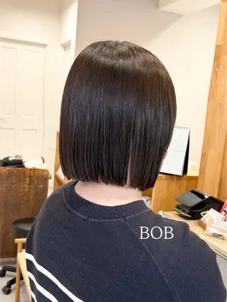 ショート カラー ぱつっとボブ/ 小野あかねのヘアスタイル