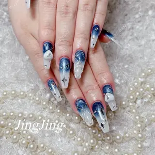 ネイル 🦋 Queenieのネイルデザイン