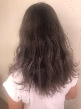 セミロング カラー 推しカラー オタク美容師 山本のヘアスタイル