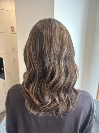 セミロング カラー 仲矢 あゆ美のヘアスタイル