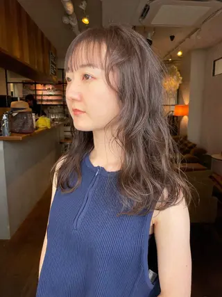 セミロング ファッションに 溶け込むstyleのヘアスタイル