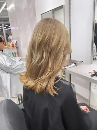 セミロング カラー 🎗副店長/井上 竜 ブリーチ指名No.1のヘアスタイル
