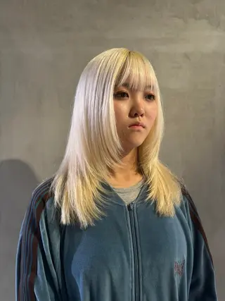 カラー 黒染め落とし ムラ修正　ハイトーンのヘアスタイル