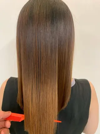 ミディアム カラー トップ スタイリストのヘアスタイル