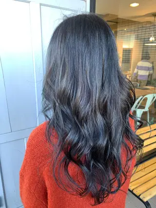 ロング カラー ツキダテ ユイのヘアスタイル