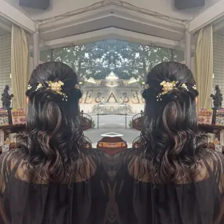 セミロング ヘアアレンジ 💎ハイトーン/艶 カラー モエカ💎のヘアスタイル