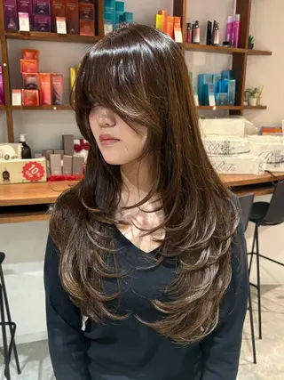 ロング カラー 海外レイヤー/赤み 消しカラー/上原聖奈のヘアスタイル