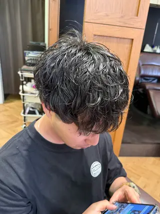 ショート パーマ メンズ 溝口 槙里也のヘアスタイル