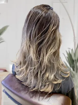 ミディアム カラー ヘアアレンジ VIM hairおもろまち店のヘアスタイル