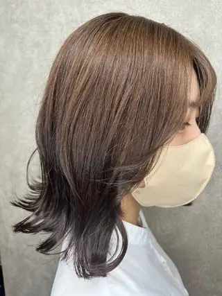 ミディアム カラー 山口 詩織のヘアスタイル