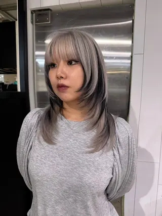カラー 黒染め落とし ムラ修正　ハイトーンのヘアスタイル