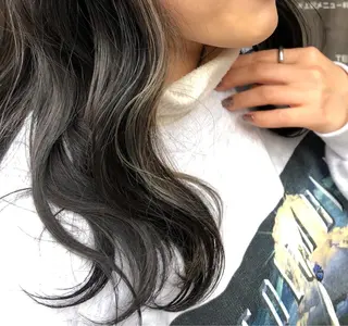 セミロング カラー 鴫原 亜弥のヘアスタイル