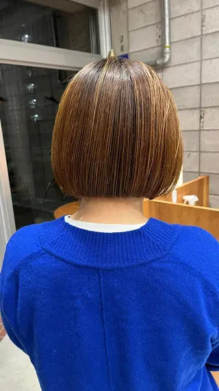 瑠己杏 :ボブ/ ハイトーンワンカラーのヘアスタイル
