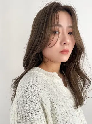 ショート 顔まわりカラー特化 赤津百合絵のヘアスタイル