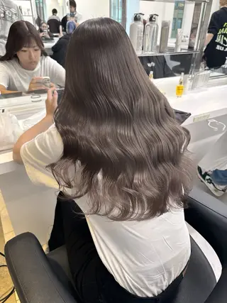 カラー ブリーチ縮毛矯正加藤 赤み無し透明感ヘアのヘアスタイル
