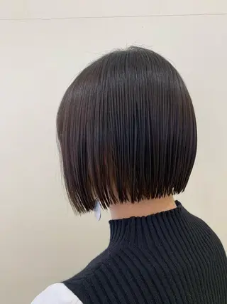 ショート カラー ぱつっとボブ/ 小野あかねのヘアスタイル