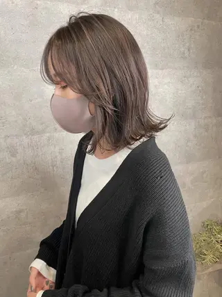ミディアム ＿WHITE鳳店 アンダーバーホワイトのヘアスタイル