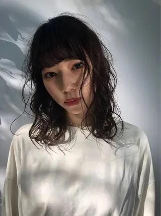 ミディアム パーマ 大岩 茉愉のヘアスタイル