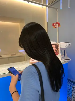 ロング カラー 海希/ブリーチ透明カ ラー/レイヤーカットのヘアスタイル